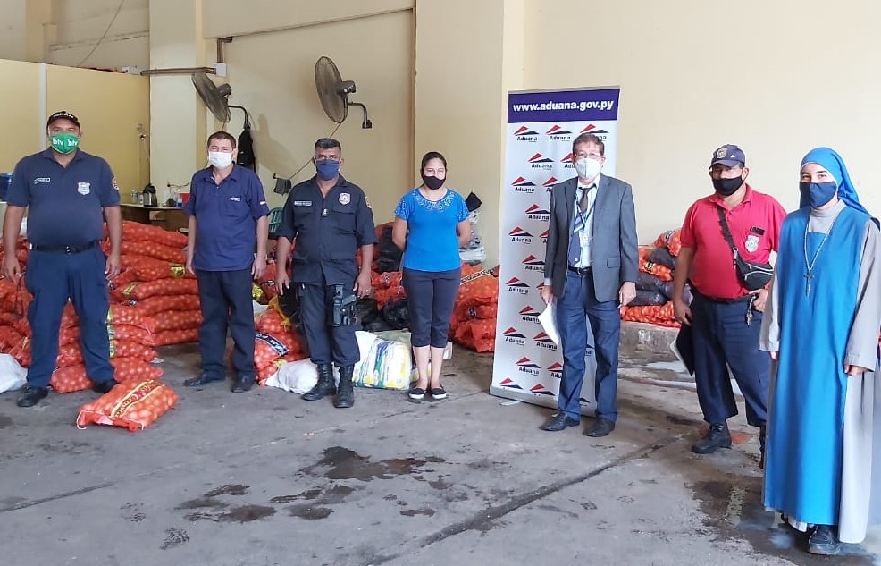 Aduanas de CDE donó 3.355 kilos de alimentos y cemento a varias Instituciones