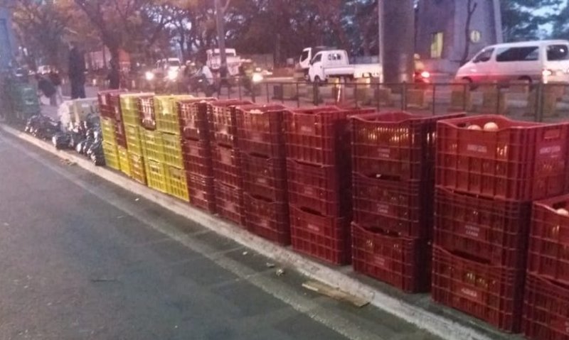 Decomisan 1.440 kilos de tomate, 440 kilos de locote, 210 kilos de pollo y 260 litros de productos de limpieza para el hogar en el Este