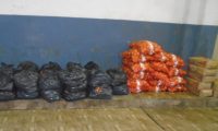 Aduana del Este incautó 1.180 kilos de tomate, 600 kilos de cebolla, 150 kilos de pollo, 140 kilos de azúcar y 100 kilos de carne vacuna