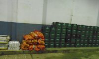 En el Este decomisan 2 vehículos, un motor para moto, 3.180 kilos de tomate, 1.800 kilos de cebolla, 420 kilos de azúcar y 256 kilos de pan dulce, entre otros artículos
