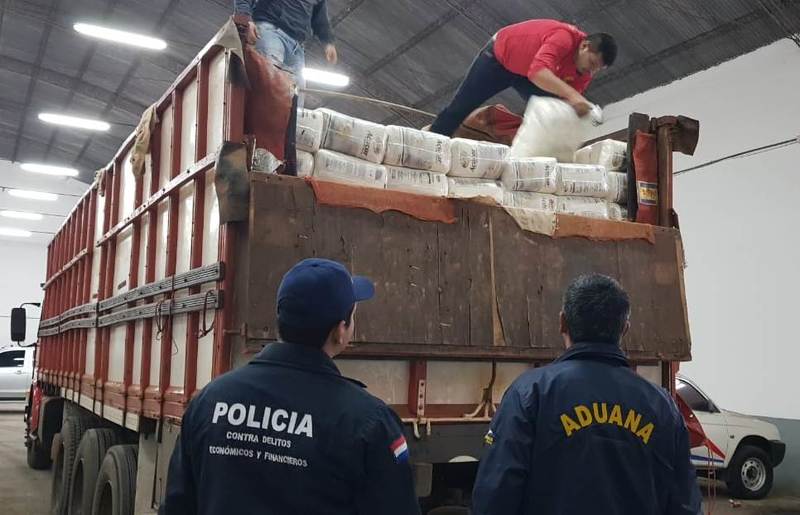 Camión con 25.000 kilos de azúcar decomisan en operativo móvil realizado en San Pedro