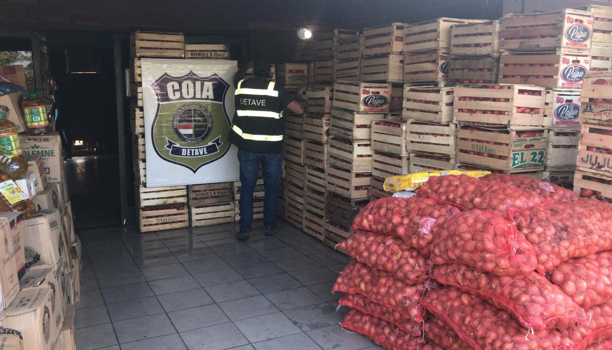 Diez mil kilos de tomate, 9.000 kilos de azúcar, alrededor de 5.000 litros de aceite y 50 cajas de jugos se incautaron en Vista Alegre