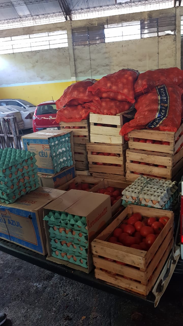 Retienen 1.100 kilos de pollo, 400 kilos de tomate, 200 kilos de cebolla y 1.440 unidades de huevos en operativos móviles realizados en el Este