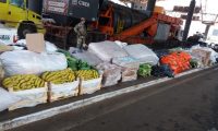En Ciudad del Este retienen 2.900 kilos de tomate, 1.050 kilos de azúcar, 390 kilos de pollo, 12 bolsas con prendas de vestir y 2 bolsas con calzados, entre otros