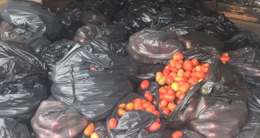 Retienen 1.500 kilos de tomate en el puesto de Chirigüelo