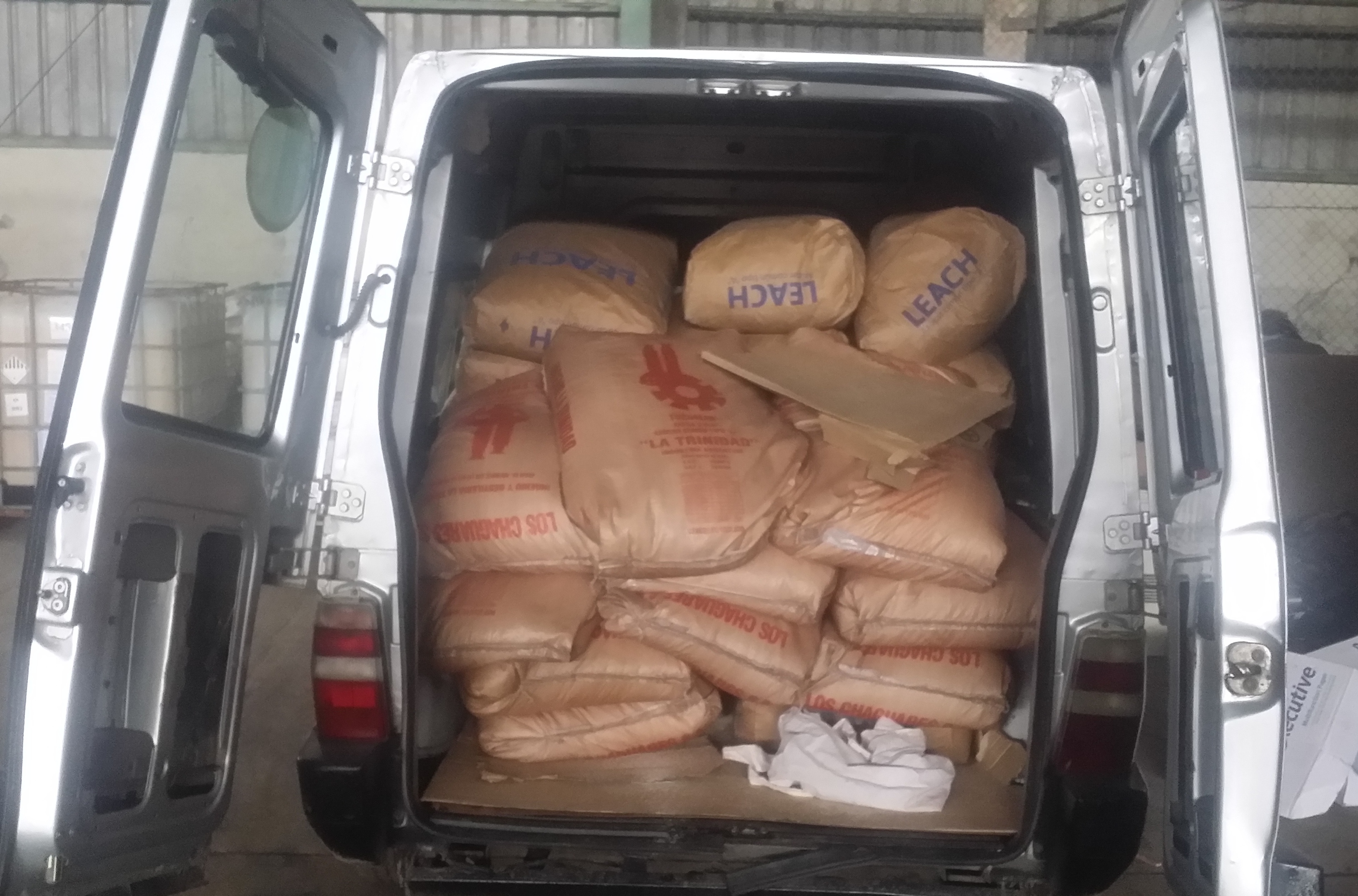 Retienen vehículo con 1.500 kilos de azúcar en José Falcón