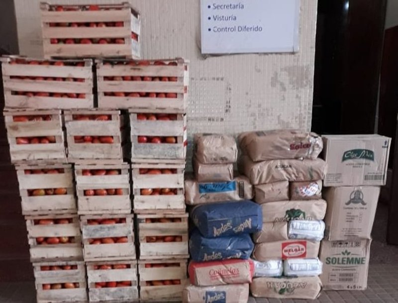 Caen 300 kilos de tomate, 200 kilos de azúcar y 100 kilos de harina en Ita Enramada