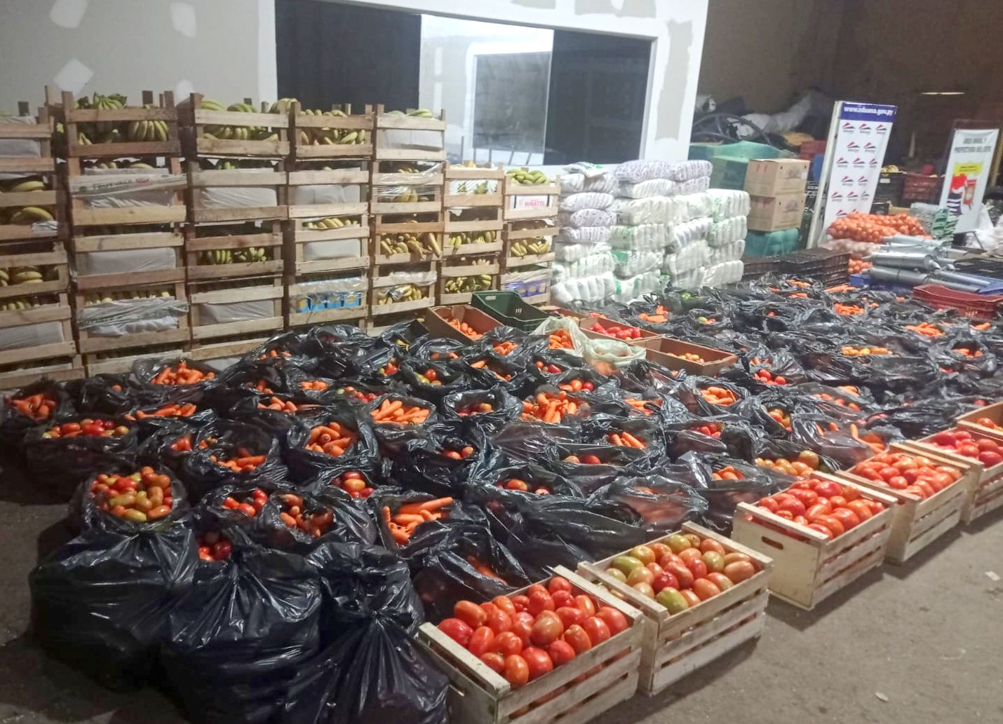 Aduana del Este decomisó productos frutihortícolas, calzados, prendas de vestir, celulares, pollo entre otros