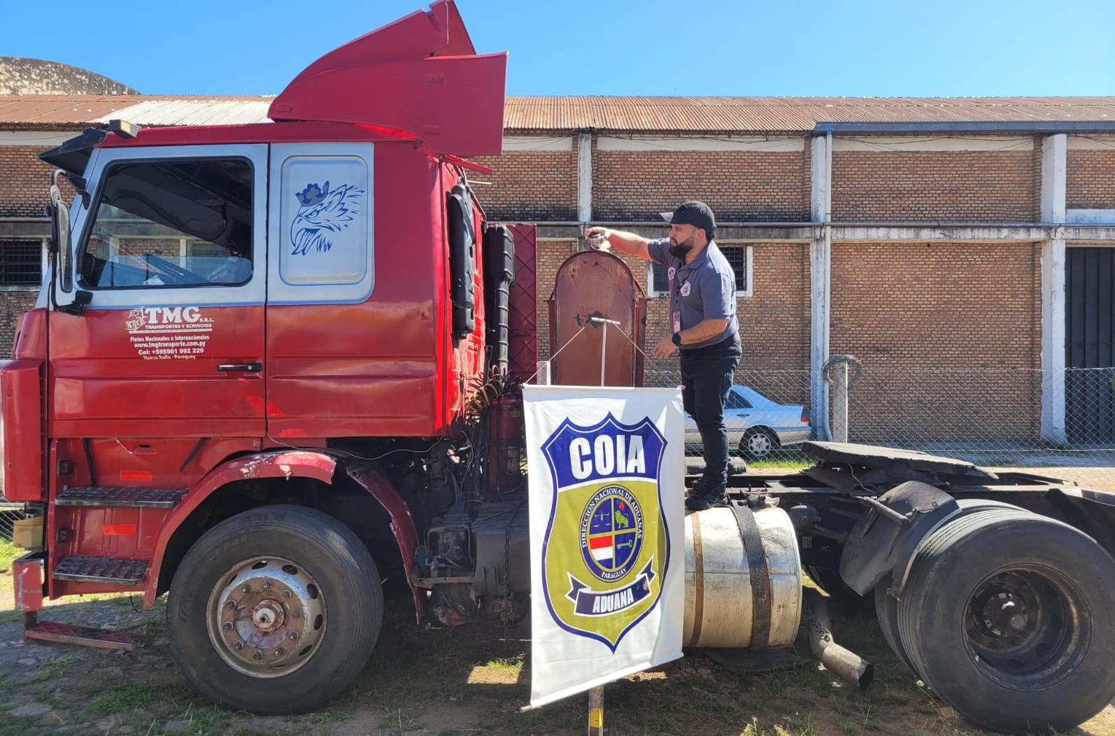 Retienen camión con 1.080 litros de combustibles en Vista Alegre