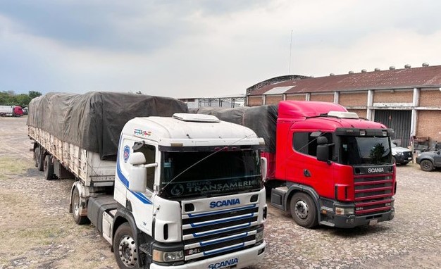 La DNIT incautó dos camiones de gran porte con mercaderías que serían de contrabando